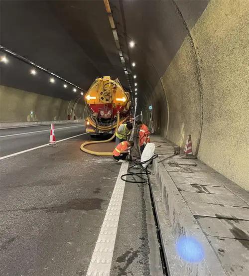 宜阳隧道排水渠清淤